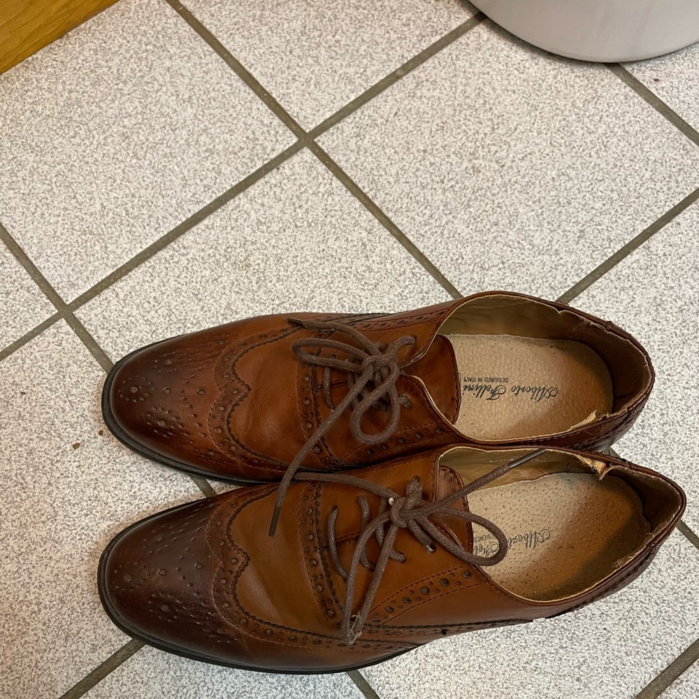 Brown shoes size 11